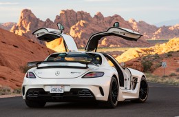 2014-Mercedes-Benz-SLS-AMG-Black-Series-rear-end-doors-open