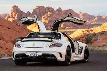 2014-Mercedes-Benz-SLS-AMG-Black-Series-rear-end-doors-open