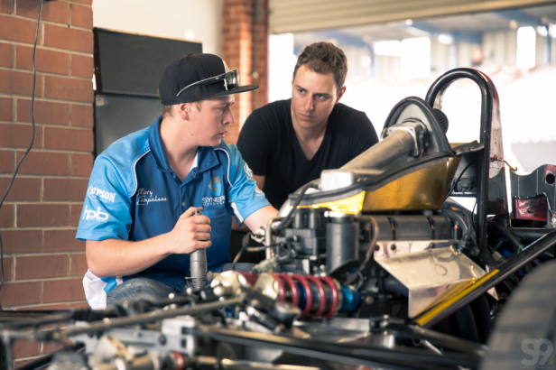 selectnine2014-Chris'Formula3HandOverZen-10