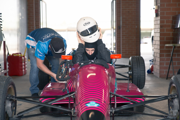 selectnine2014-Chris'Formula3HandOverZen-2