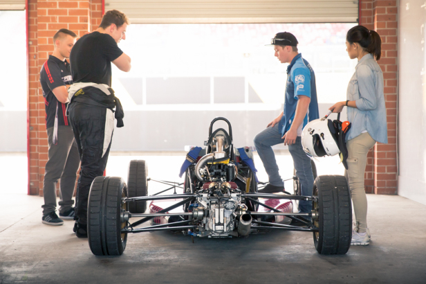 selectnine2014-Chris'Formula3HandOverZen-49