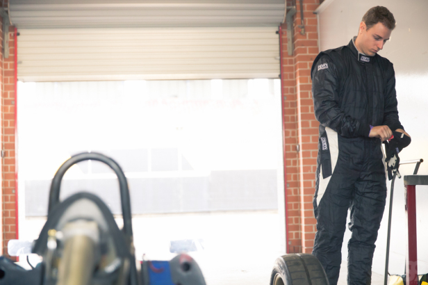 selectnine2014-Chris'Formula3HandOverZen-8