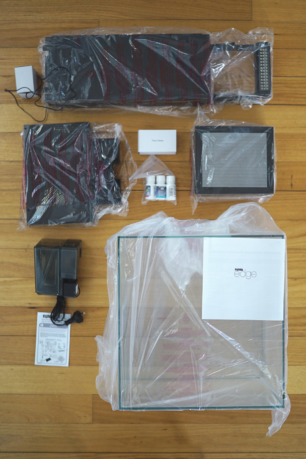 fluval_edge_46l_contents