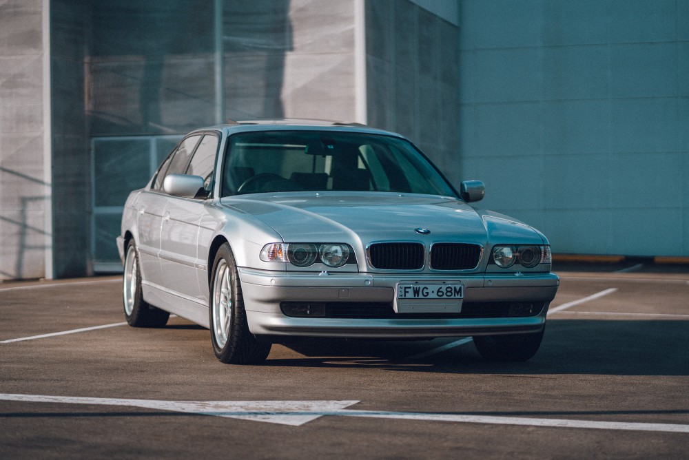 09_autoroe_bmw_e38